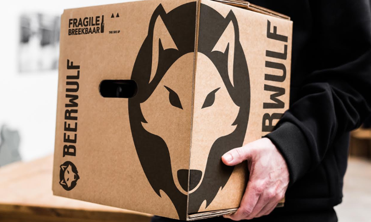 Beerwulf doos wordt bezorgd